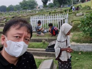 priyadi abadi di makam ibu