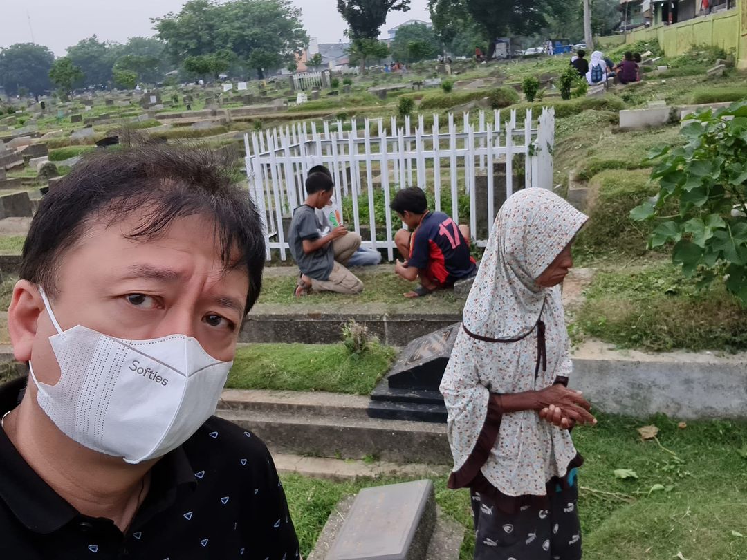 priyadi abadi di makam ibu