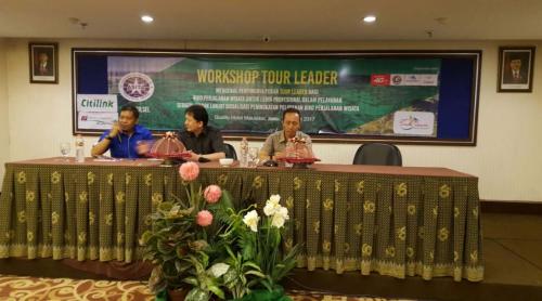 Tour leader-4