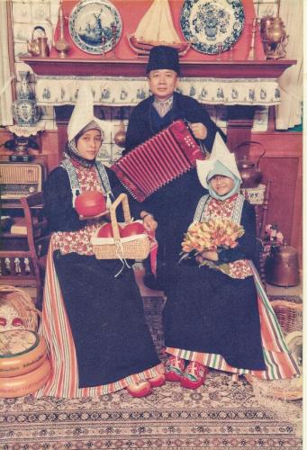 Volendam - Pakaian Khas Belanda
